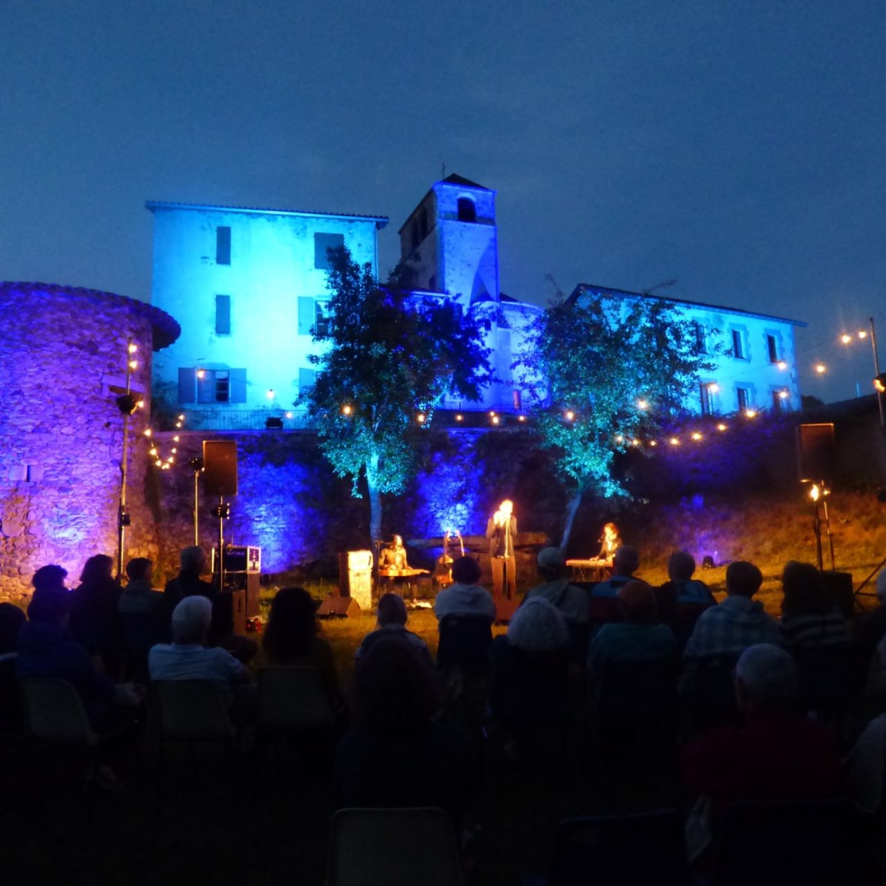 Le magnifique village de Saint-Vert (110 habitants), illuminé et par le son et la lumière.