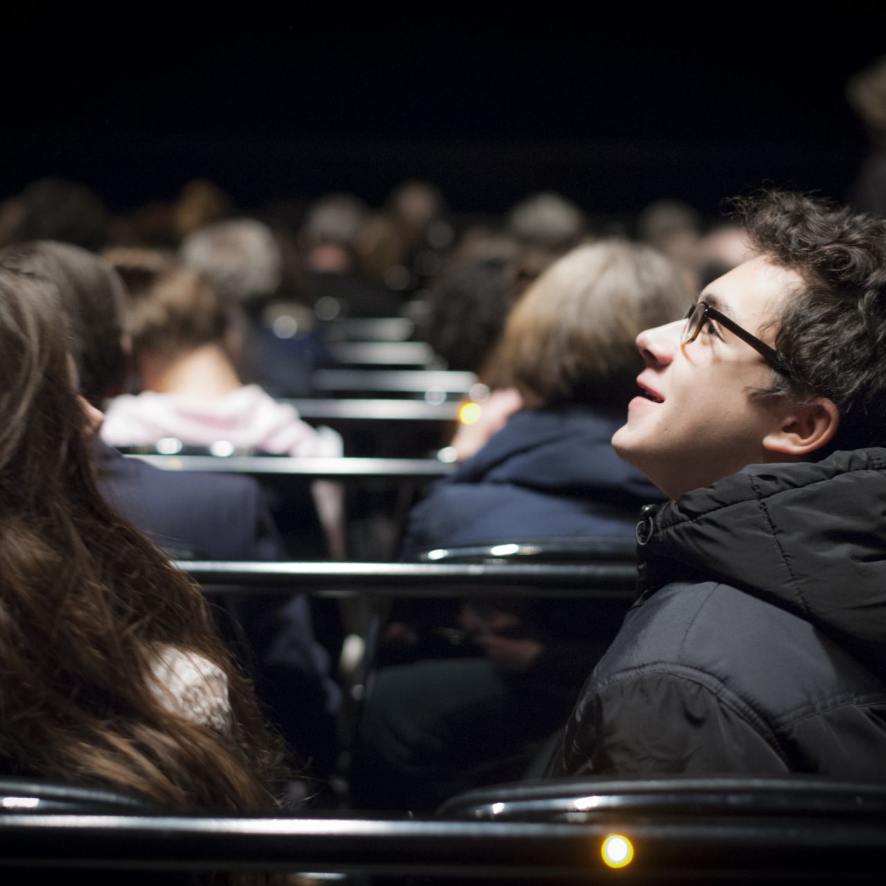 Elève découvrant le théâtre de l'Opéra de Lyon dans le cadre de Lycéens et apprentis au spectacle 