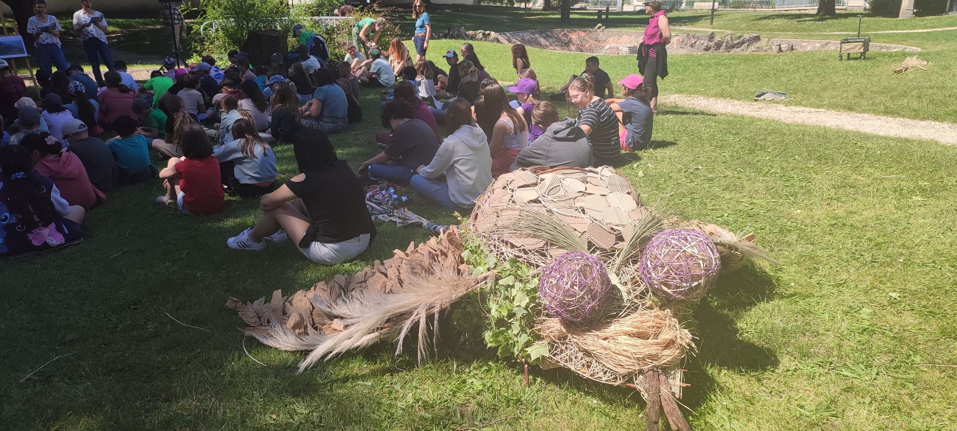 La créature, réalisée par l'école d'Eydoche