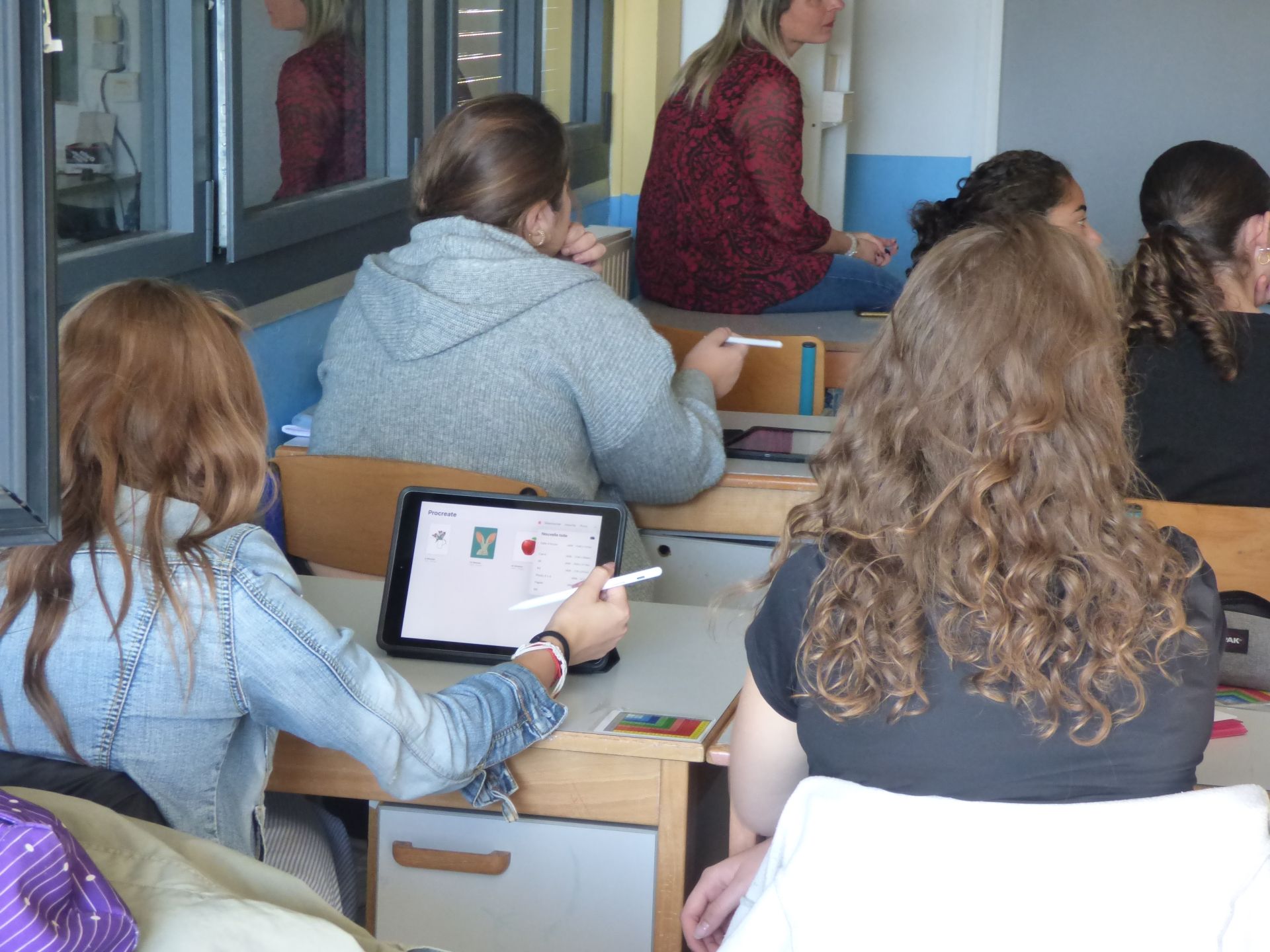 Les étudiants de la M.F.R écoutent les instructions de Véronique Béland